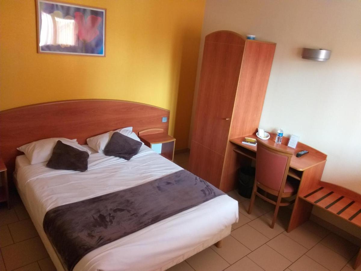 Logis Hotel - Les Paturelles Avesnelles Екстер'єр фото