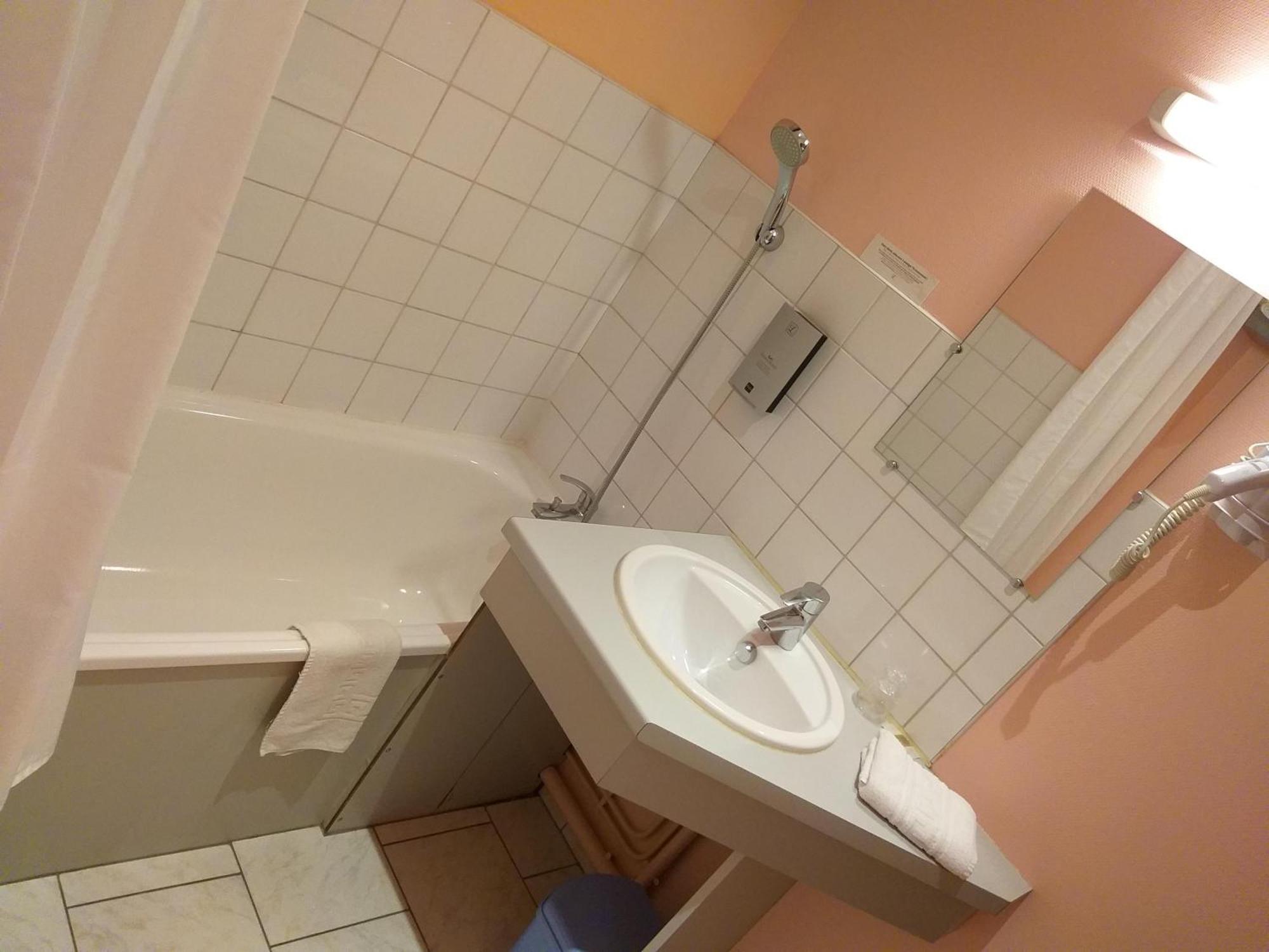 Logis Hotel - Les Paturelles Avesnelles Екстер'єр фото