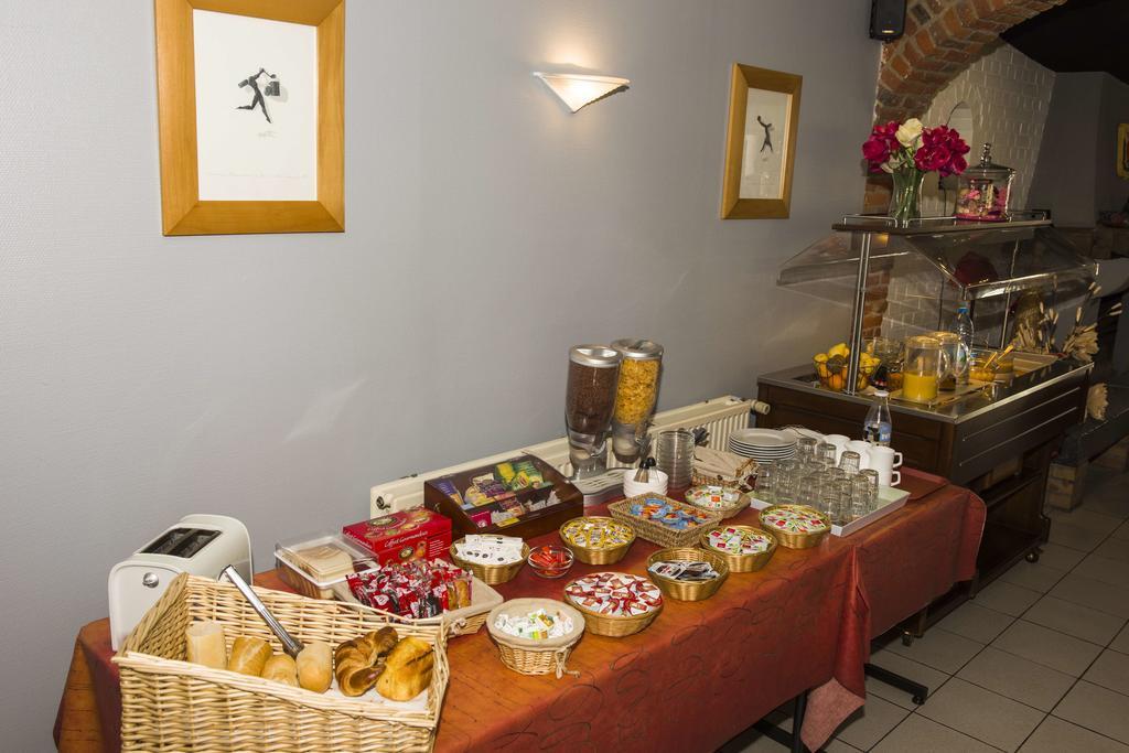Logis Hotel - Les Paturelles Avesnelles Екстер'єр фото