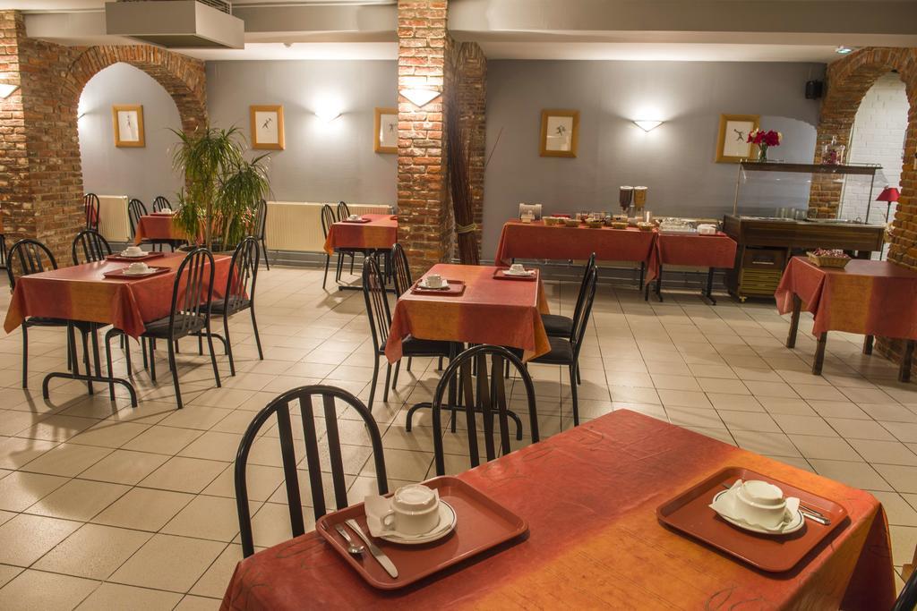 Logis Hotel - Les Paturelles Avesnelles Екстер'єр фото