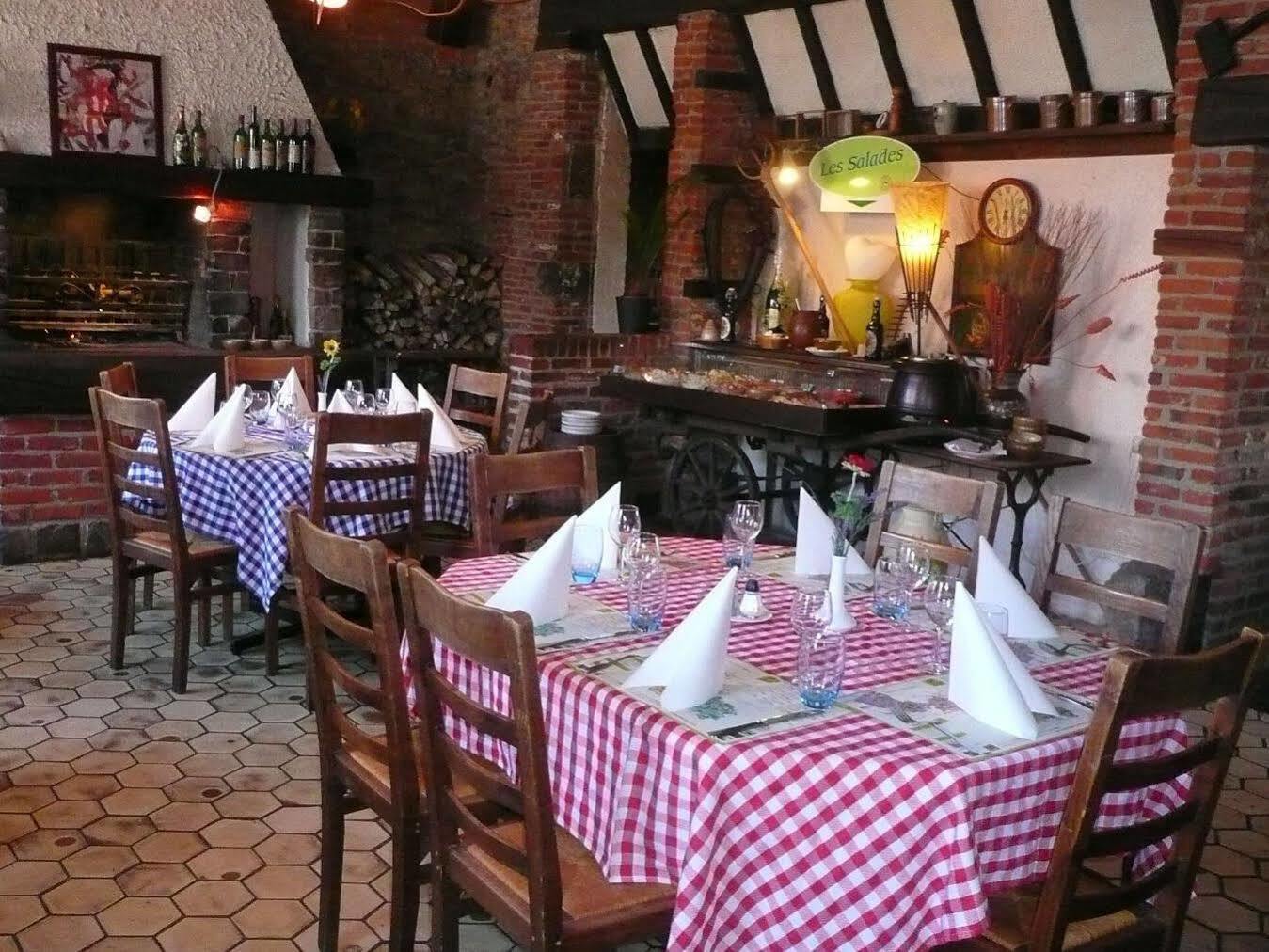 Logis Hotel - Les Paturelles Avesnelles Екстер'єр фото